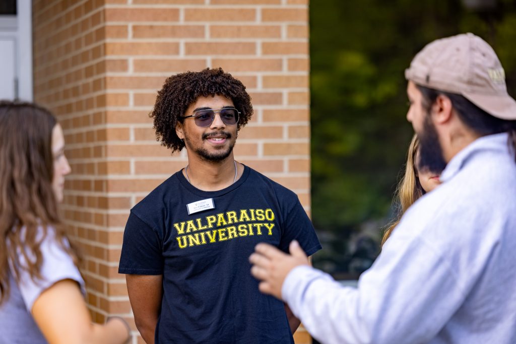 Fox Wilmot ’24 smiling while speaking with other students at Valpo's Admitted Student Day.
